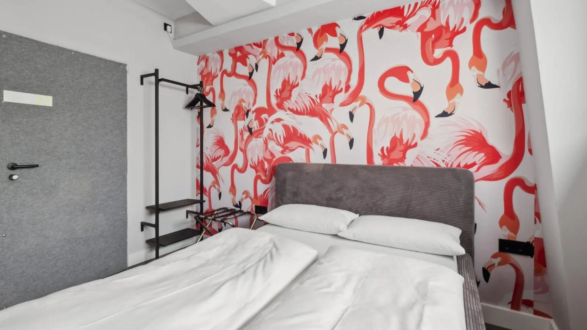 The Room 44 Hamburg Apartment